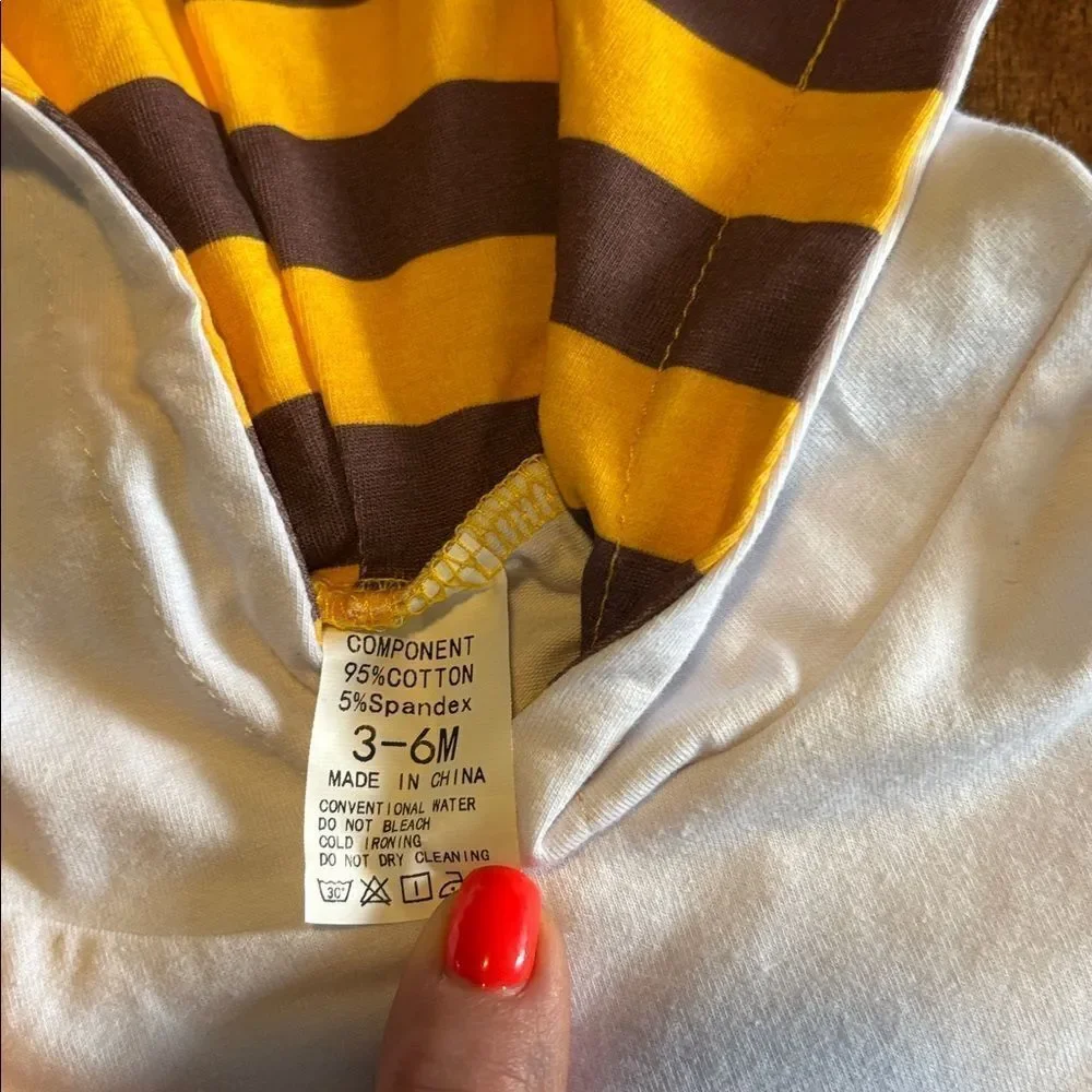 Bibimom Mommy’s Little Muggle hooded long sleeved onesie 3-6 months